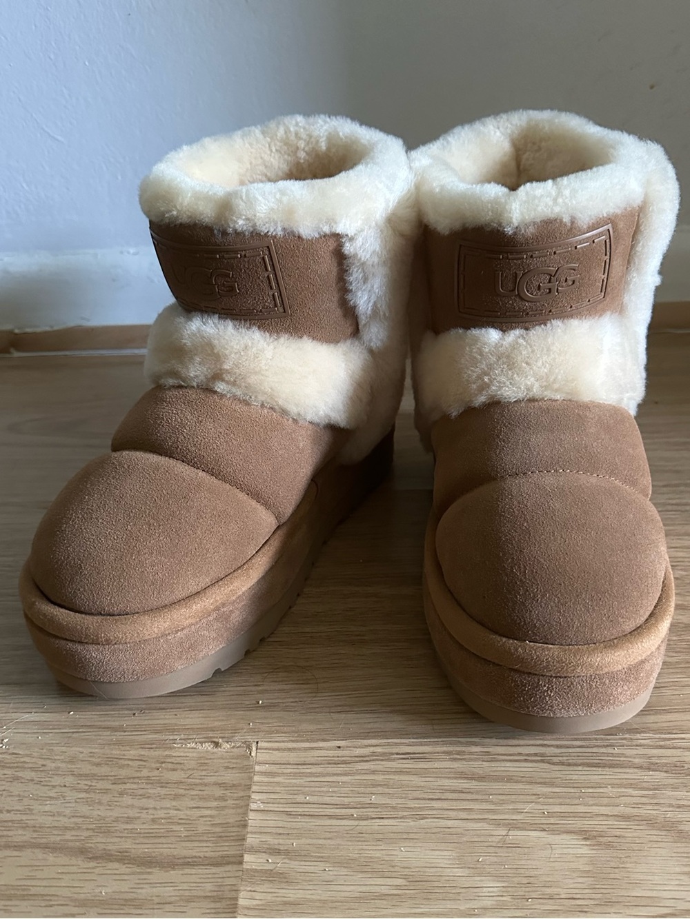 💯% Authentic UGG Platform Boots Sz 7